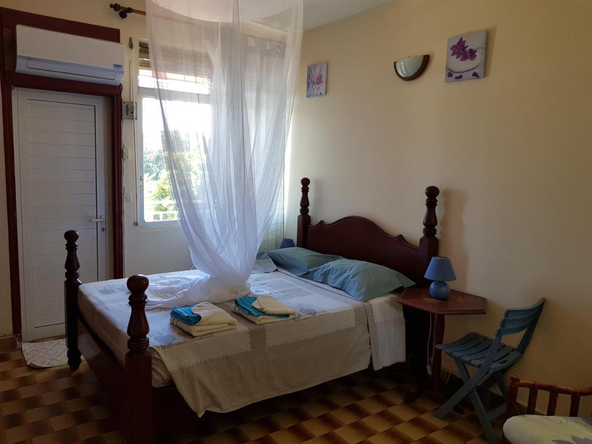 La Maison Aux Orchidees 珀蒂堡 外观 照片